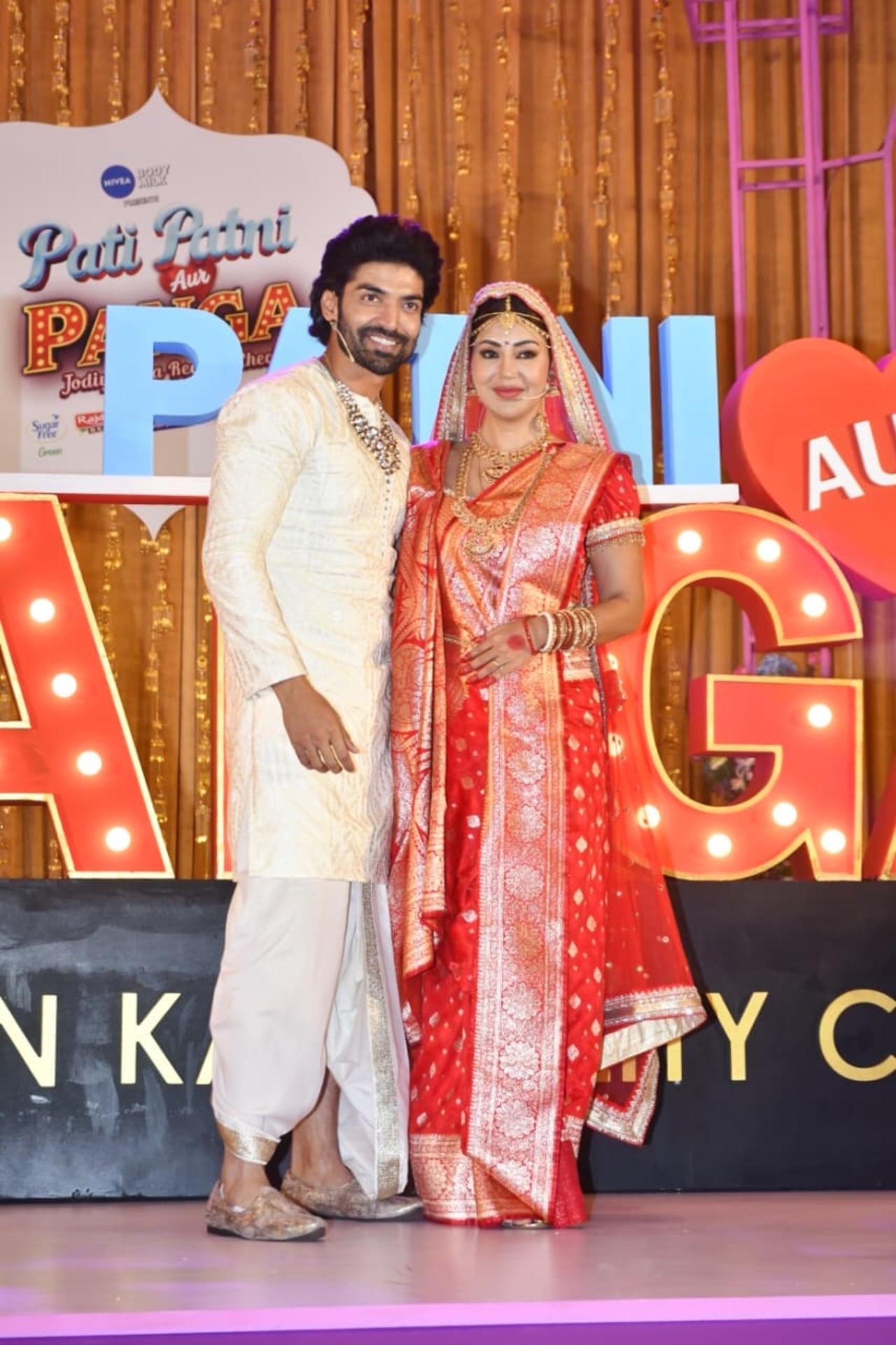The grand launch of Pati Patni Aur Panga also took place in the city today. The jodis were dressed to the nines as they were excited to shwo their dynamics. For the launch, Gurmeet and Debinna looked simply stunning as they donned traditional Bengali attires. 